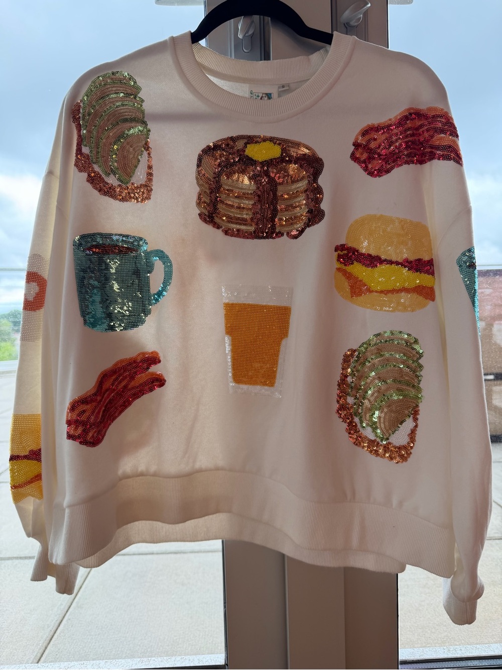 QUEEN OF SPARKLES White Sequin Breakfast Motif Sweatshirt